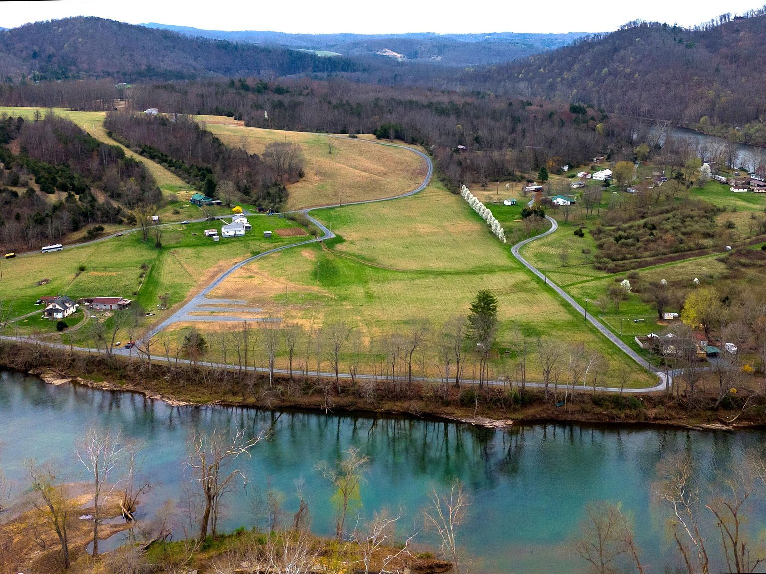 18 Outwest Ln Hinton, WV 25951 - Thumbnail 2