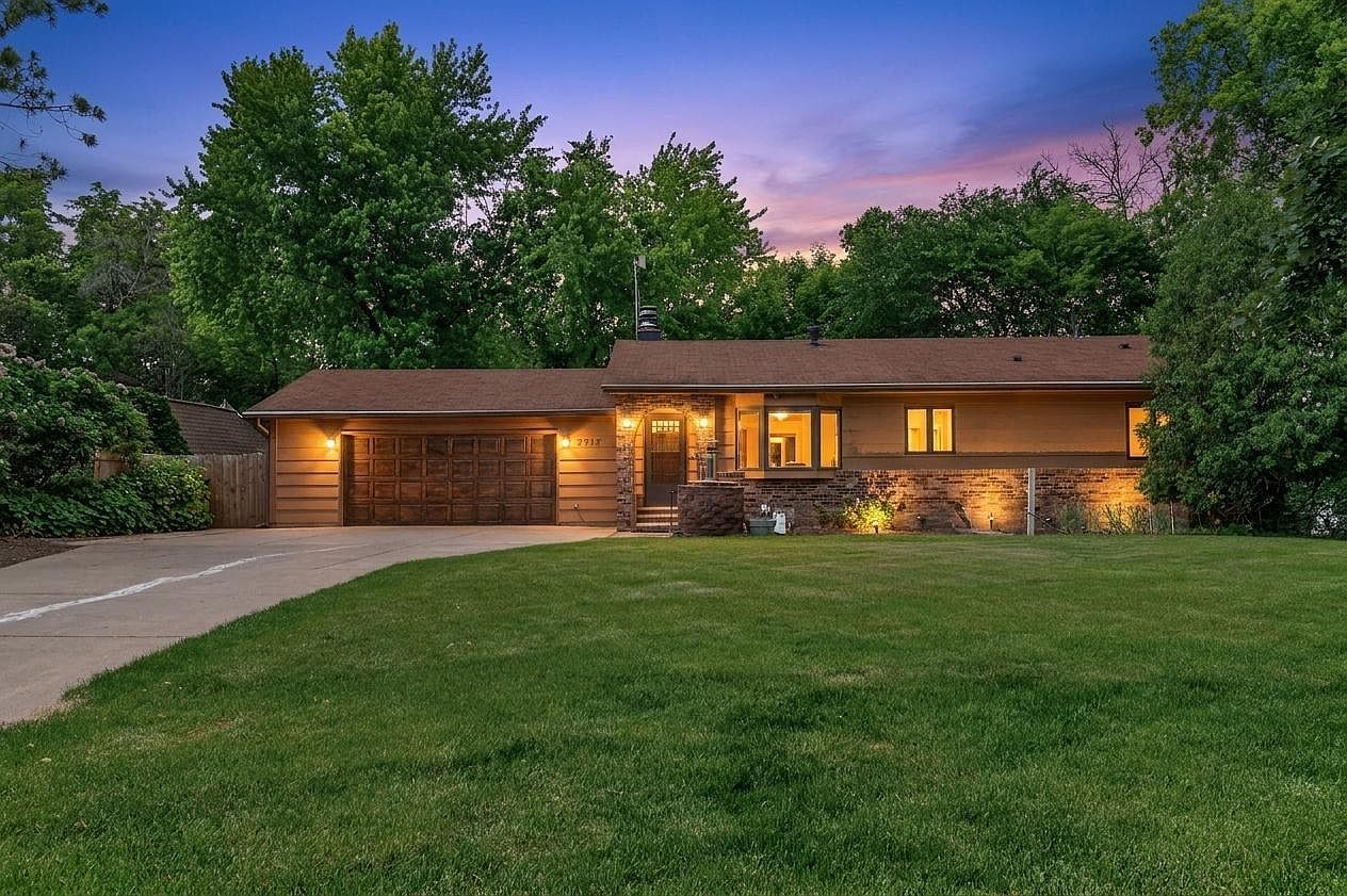 7712 Riverdale Dr N Brooklyn Park, MN 55444, 55444