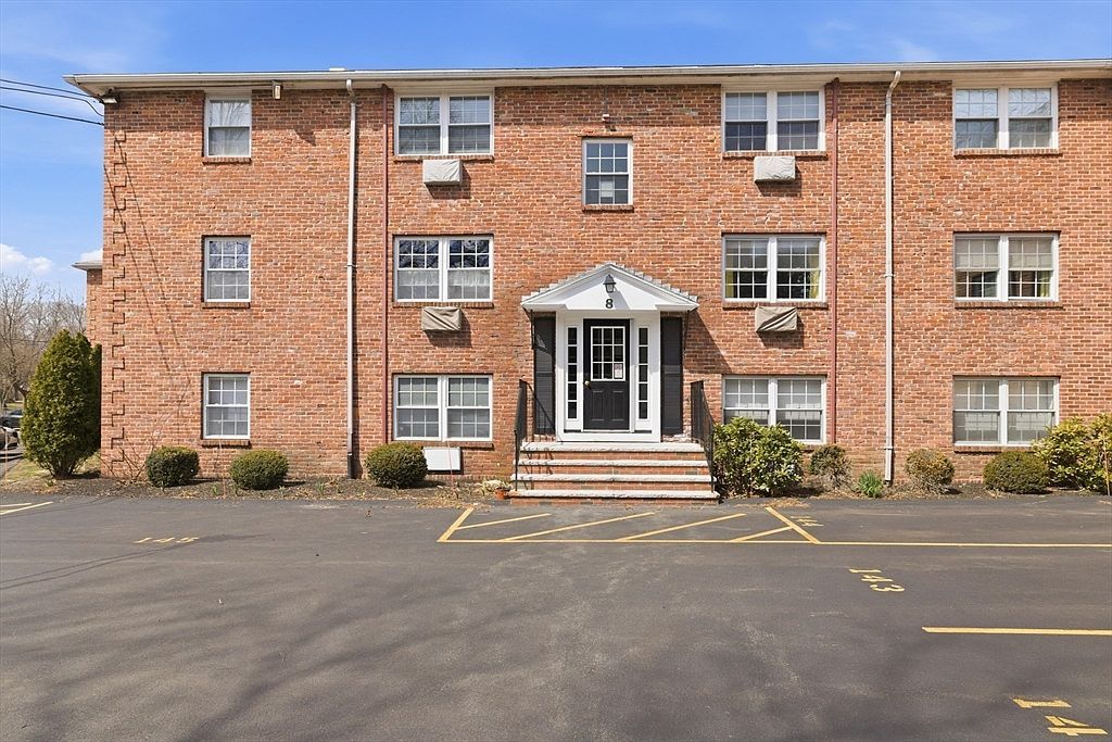 8 Colonial Village Dr APT 3 Arlington, MA 02474  | Condominium