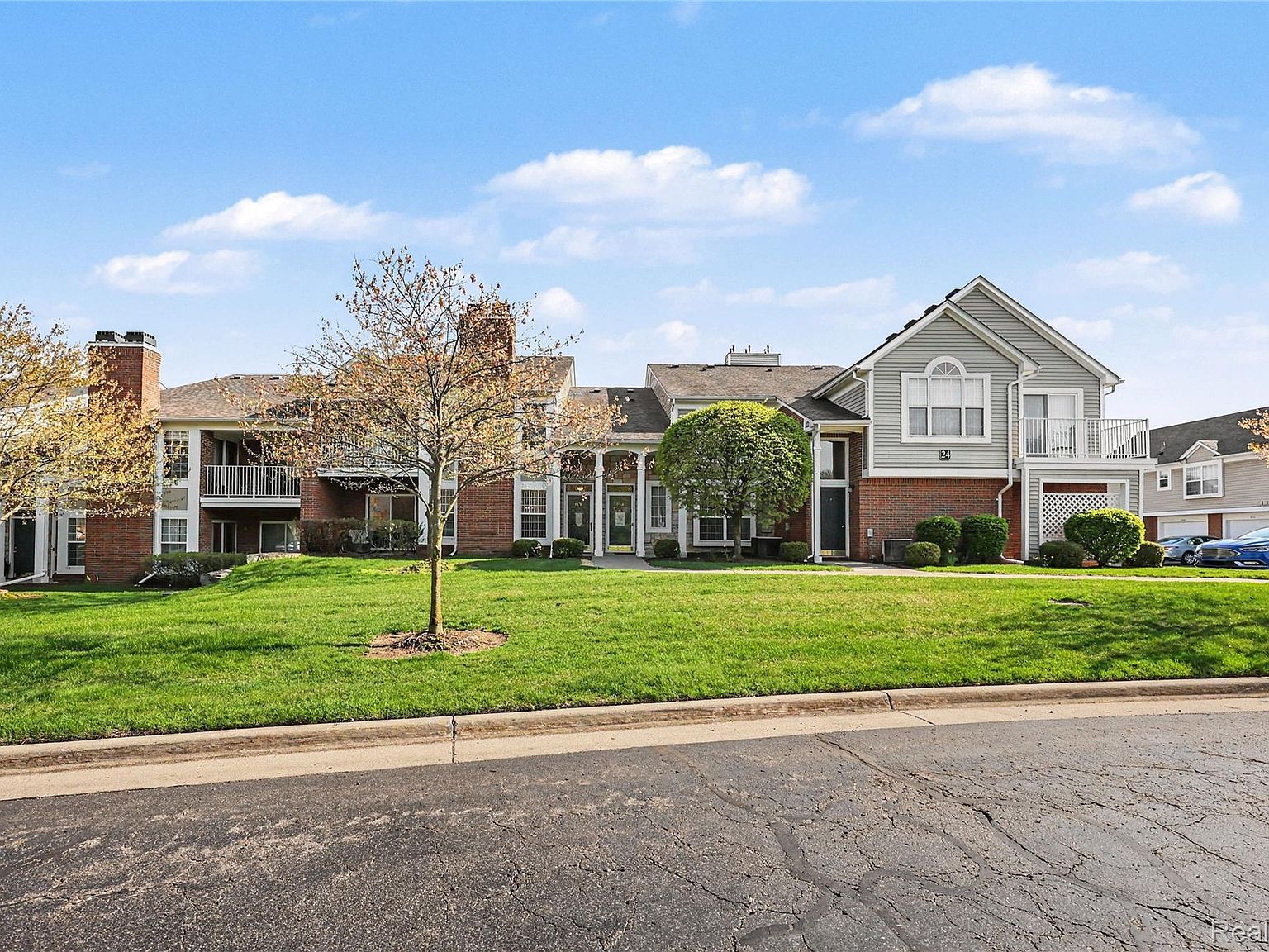 4578 Berkshire Dr Sterling Heights, MI 48314  | Condominium