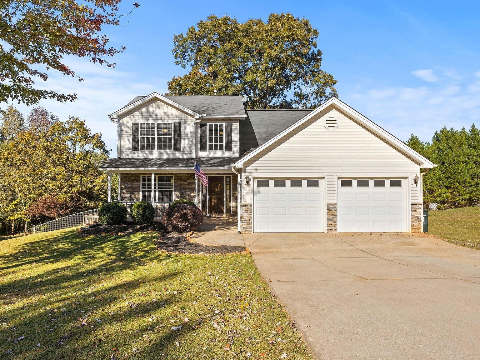 104 Whipple Ln Taylors, SC 29687 - Thumbnail 2