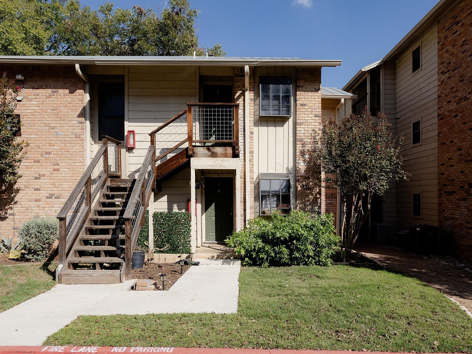 421 W San Antonio St APT E4 San Marcos, TX 78666 - Thumbnail 2