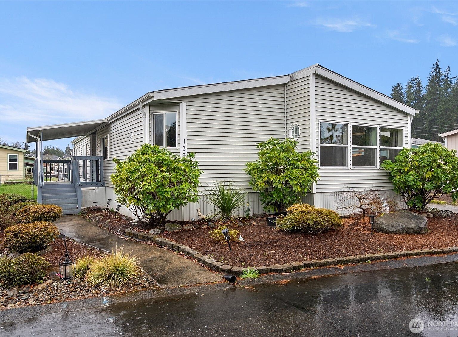 139 NE Saturn Ln Bremerton, WA 98311 - Thumbnail 2