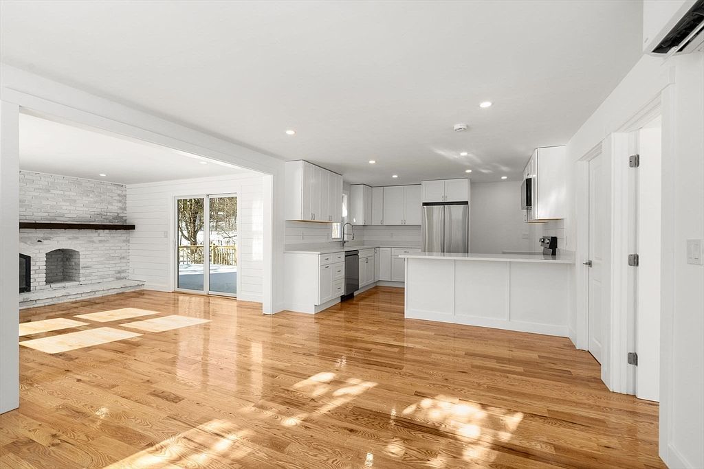 925 Washington St Franklin, MA 02038 - Thumbnail 2