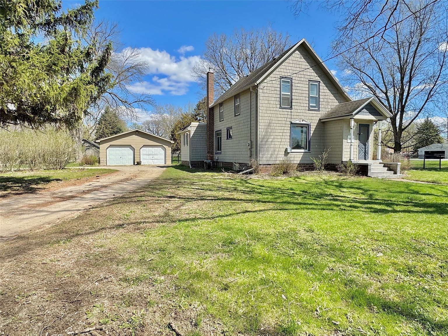 1447 N Carolina Ave Mason City, IA 50401  | Single Family