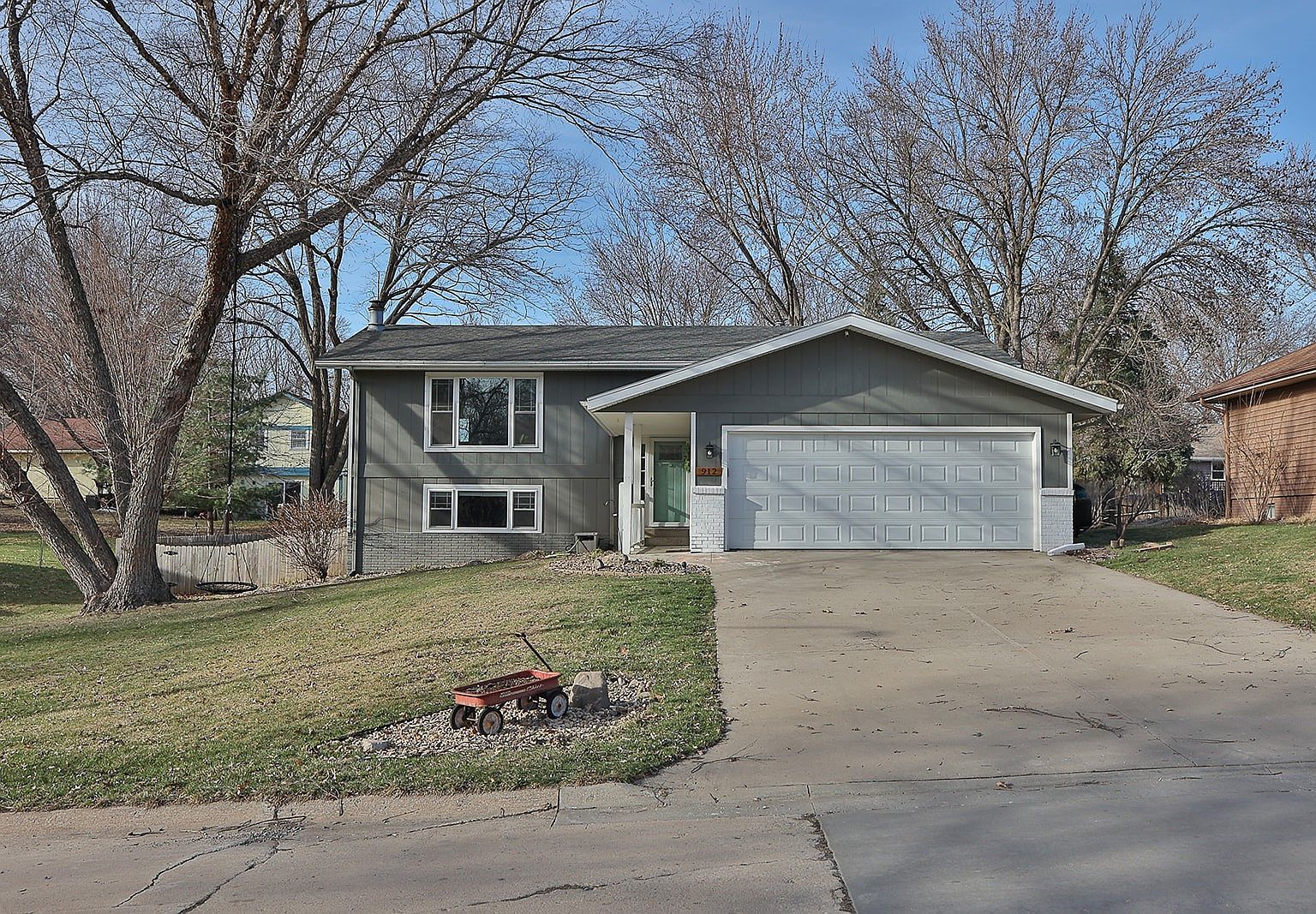 912 Park Ln Pella, IA 50219 - Thumbnail 2