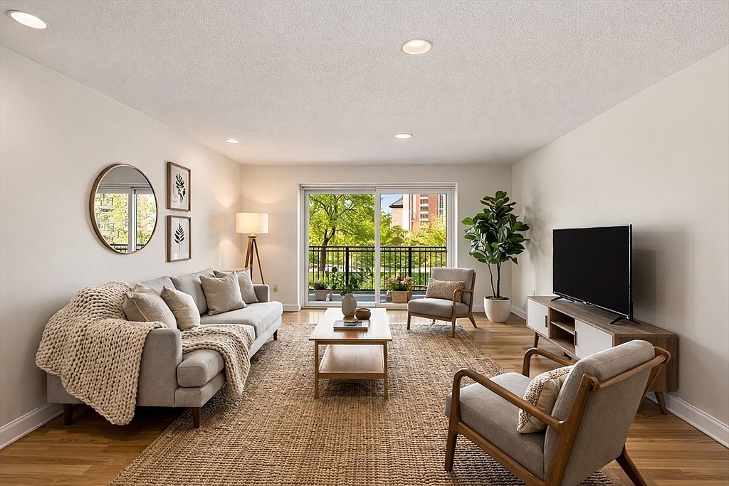 15 Francis St APT 16 Brookline, MA 02446 - Thumbnail 2