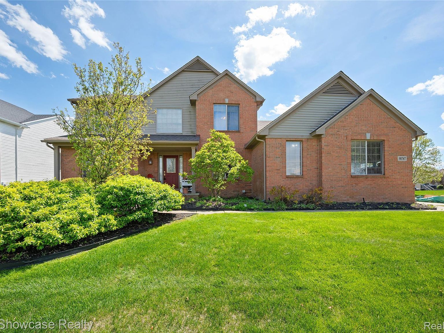 58767 Hunters Ct South Lyon, MI 48178, 48178