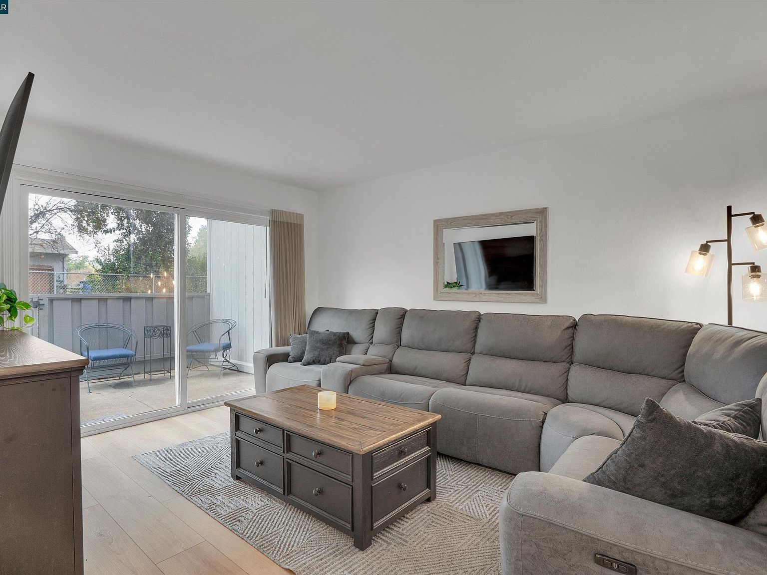 1120 Kenwal Rd APT C Concord, CA 94521 - Thumbnail 2