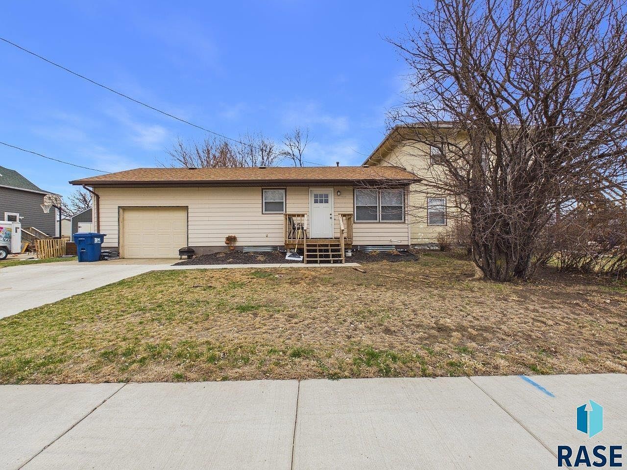 404 W 1st Ave Lennox, SD 57039  | Multi Family