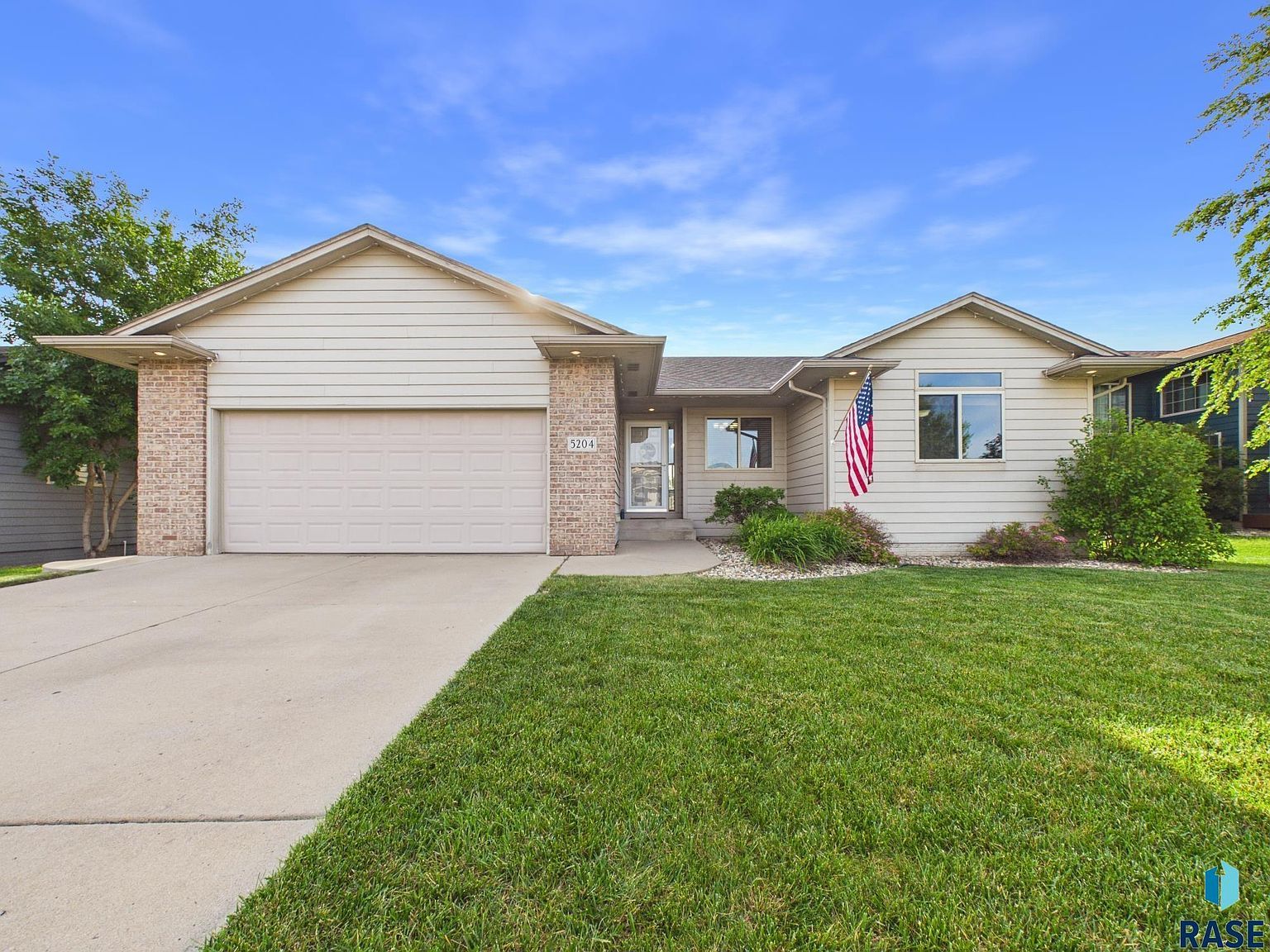 5204 S Culbert Ave Sioux Falls, SD 57106, 57106