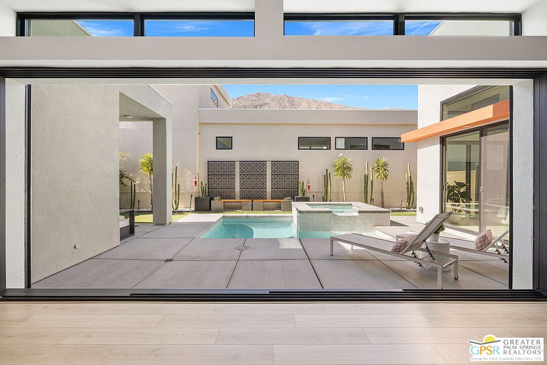 190 Obsidian Loop Palm Springs, CA 92264 - Thumbnail 2