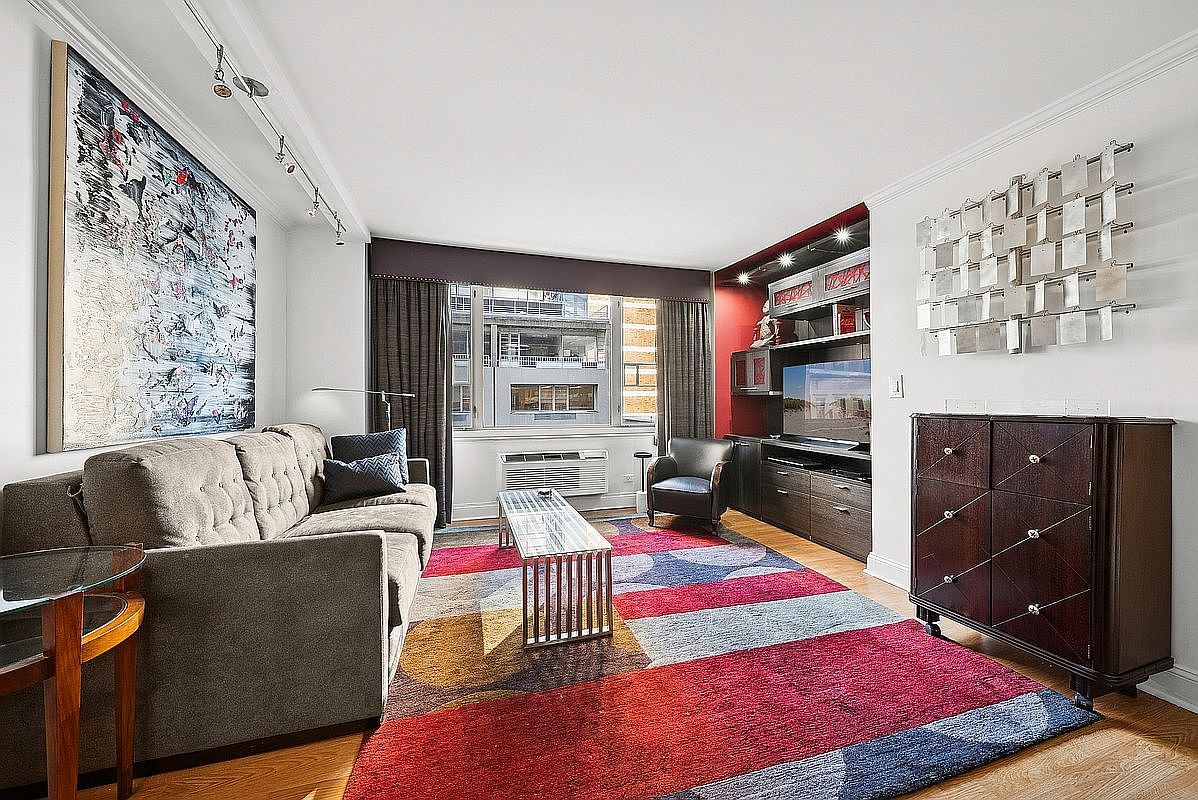 130 W 67th St APT 6A New York, NY 10023 - Thumbnail 2