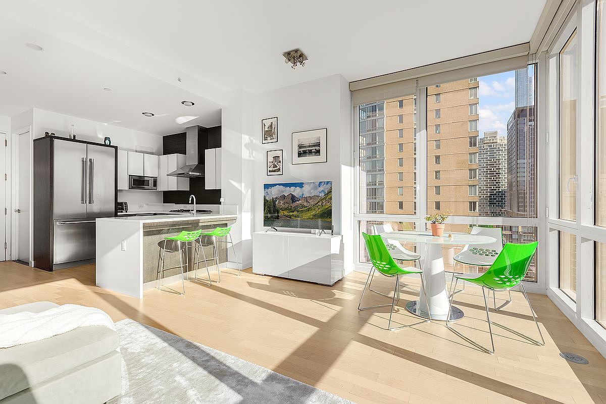 247 W 46th St APT 4104 New York, NY 10036 - Thumbnail 2