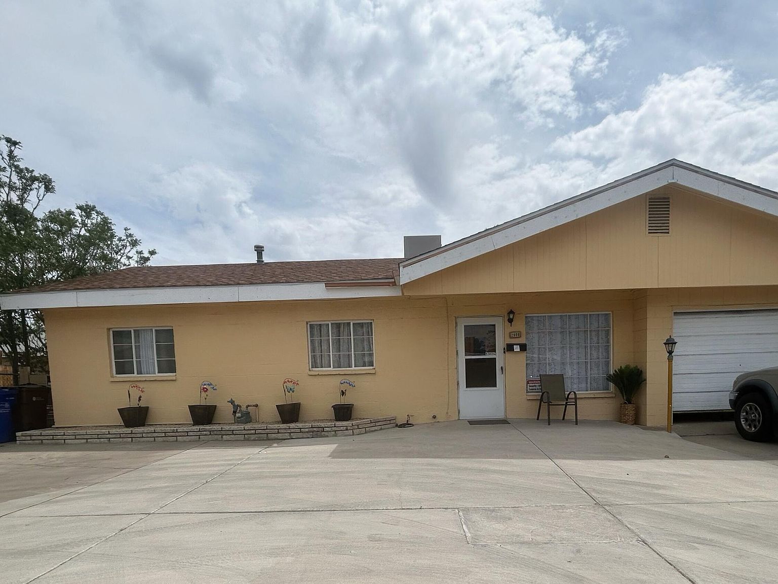 2000 E Idaho Ave Las Cruces, NM 88001  | Single Family