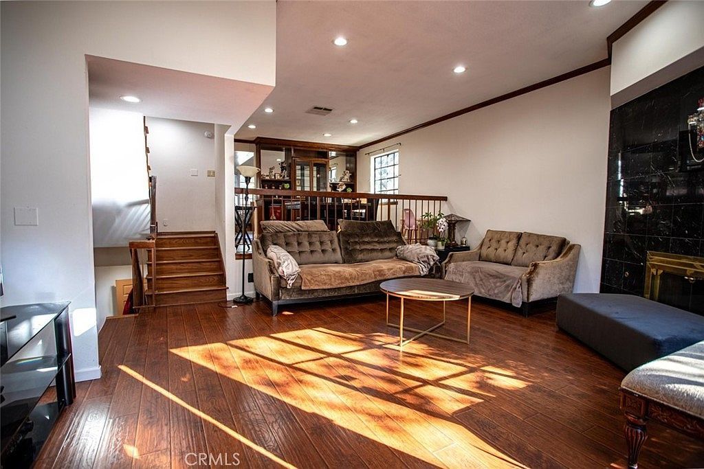 5327 Wilkinson Ave #6 Valley Village, CA 91607 - Thumbnail 2