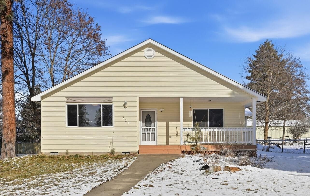 719 E B St Deer Park, WA 99006 - Thumbnail 2