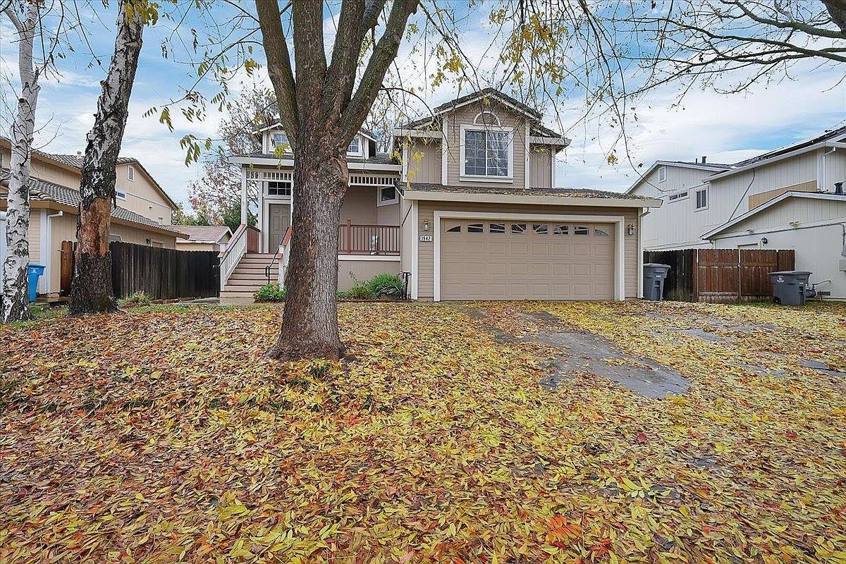 1942 Crystal Creek Ln Yuba City, CA 95991 - Thumbnail 2