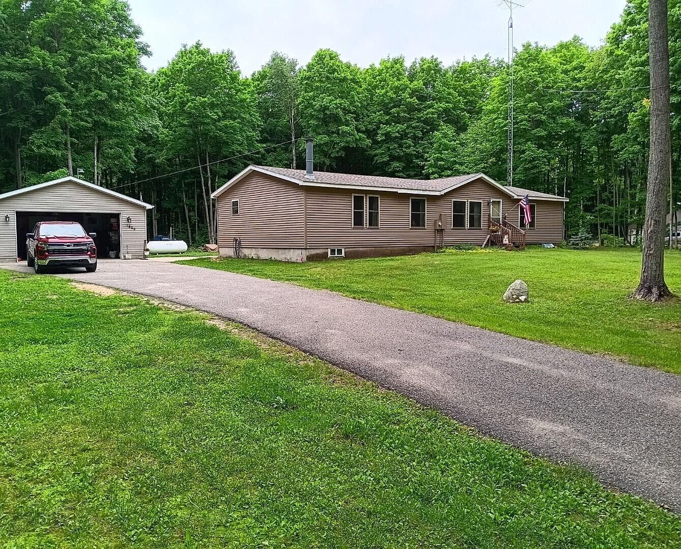 1800 Estelle Rd Gaylord, MI 49735 - Thumbnail 2