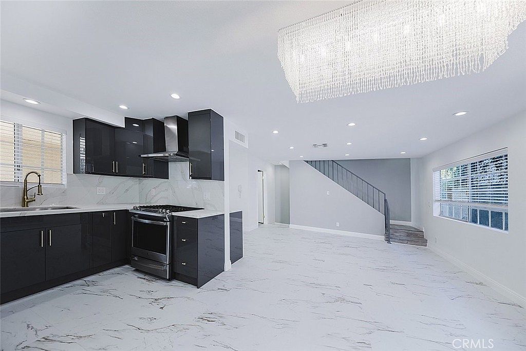 10274 Tujunga Canyon Blvd APT 4 Tujunga, CA 91042 - Thumbnail 2