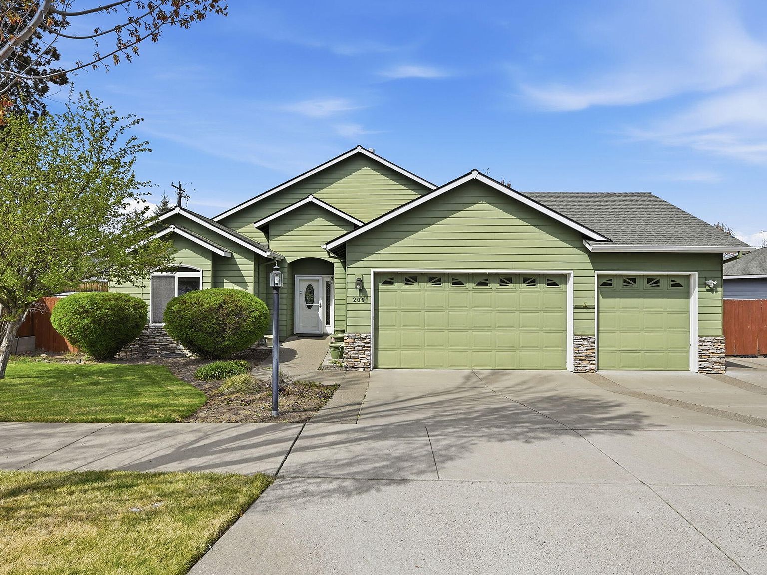 209 SE Soft Tail Dr Bend, OR 97702  | Single Family