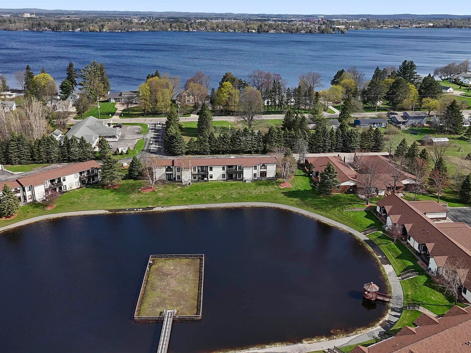 221 Wildwood Dr Cadillac, MI 49601, 49601