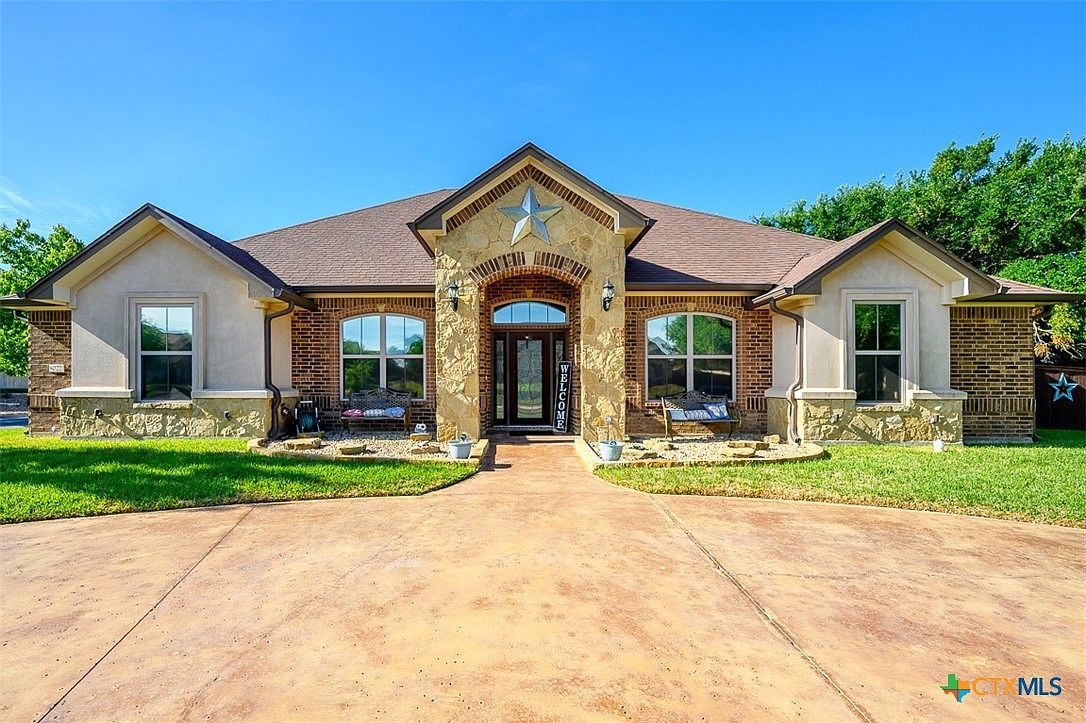 8022 Bella Charca Pkwy Nolanville, TX 76559  | Single Family