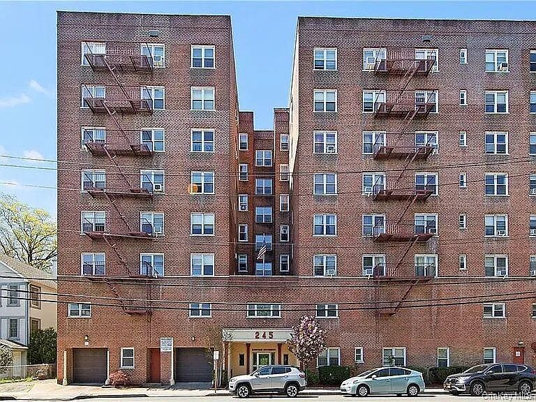 245 Bronx River Rd APT 7F Yonkers, NY 10704  | Condominium