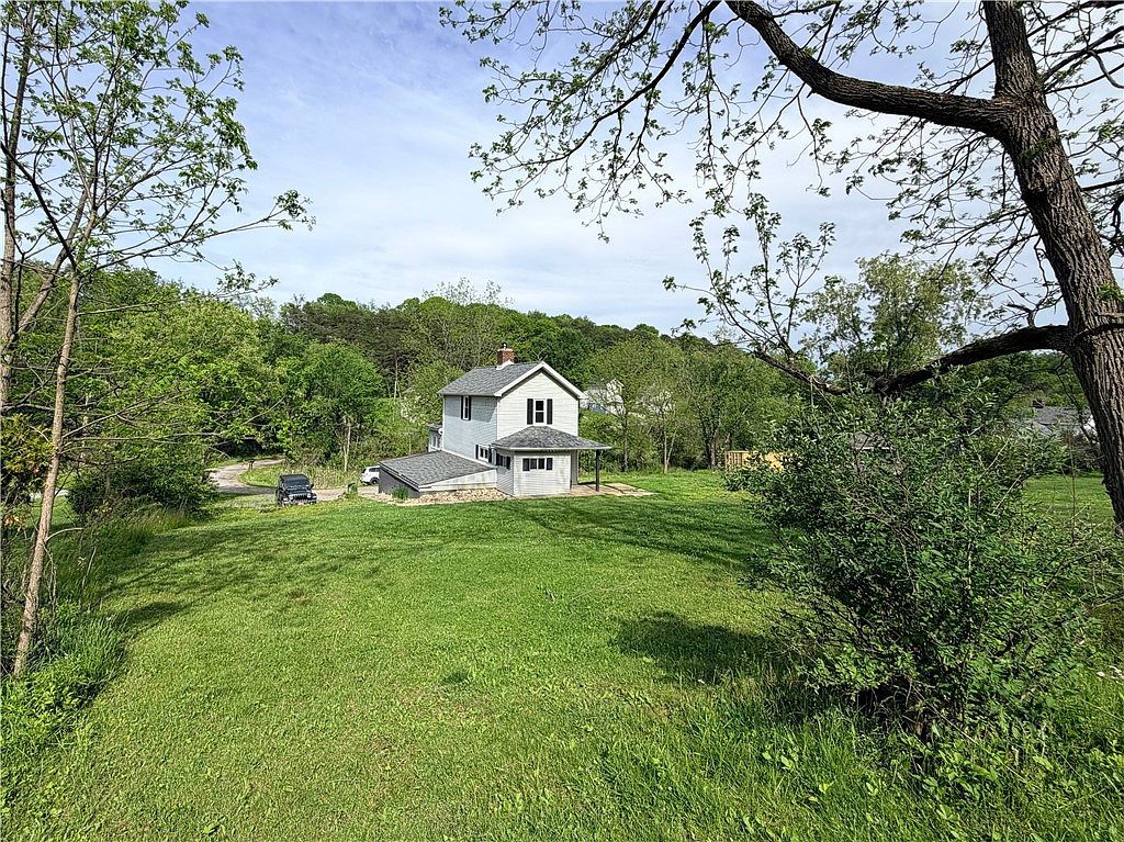 33 Hubbard Rd Burgettstown, PA 15021, 15021