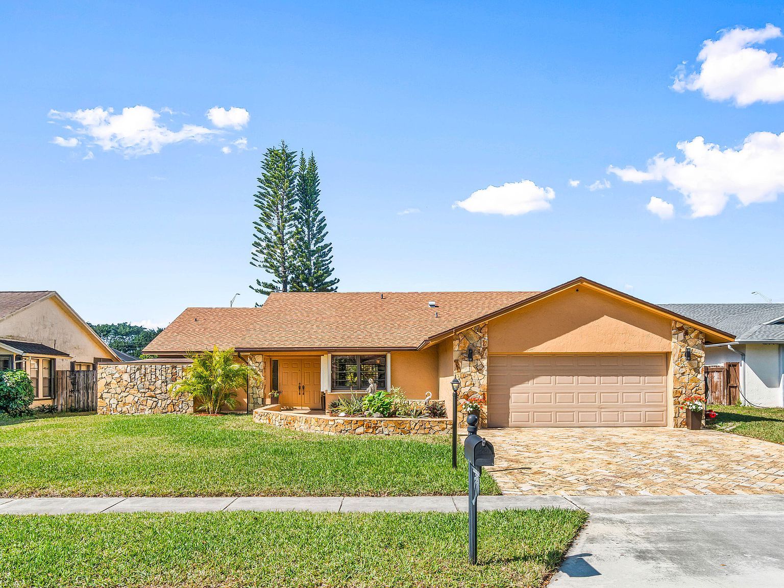 19873 Court Of The Myrtles Boca Raton, FL 33434 - Thumbnail 2