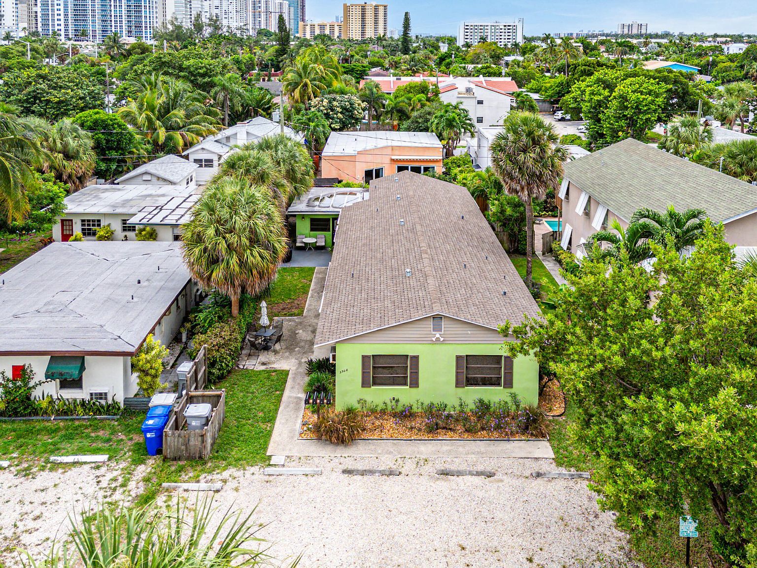 3308 SE 3rd St Pompano Beach, FL 33062 - Thumbnail 2