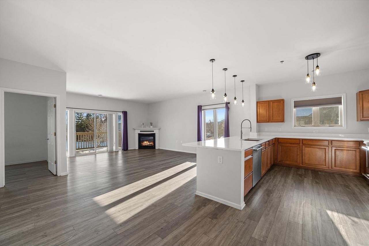 1500 Gabriel Dr Unit 5 Waukesha, WI 53188 - Thumbnail 2