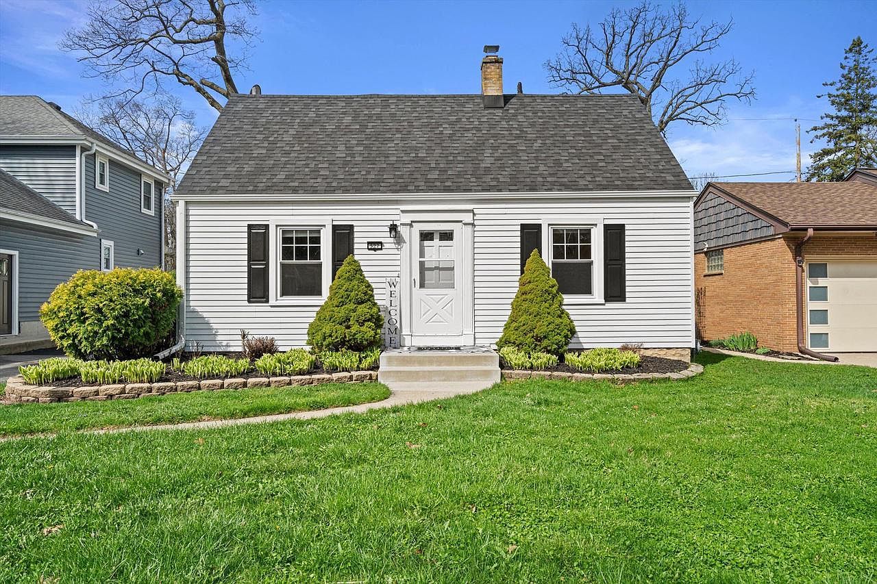 527 N 114th St Wauwatosa, WI 53226  | Single Family