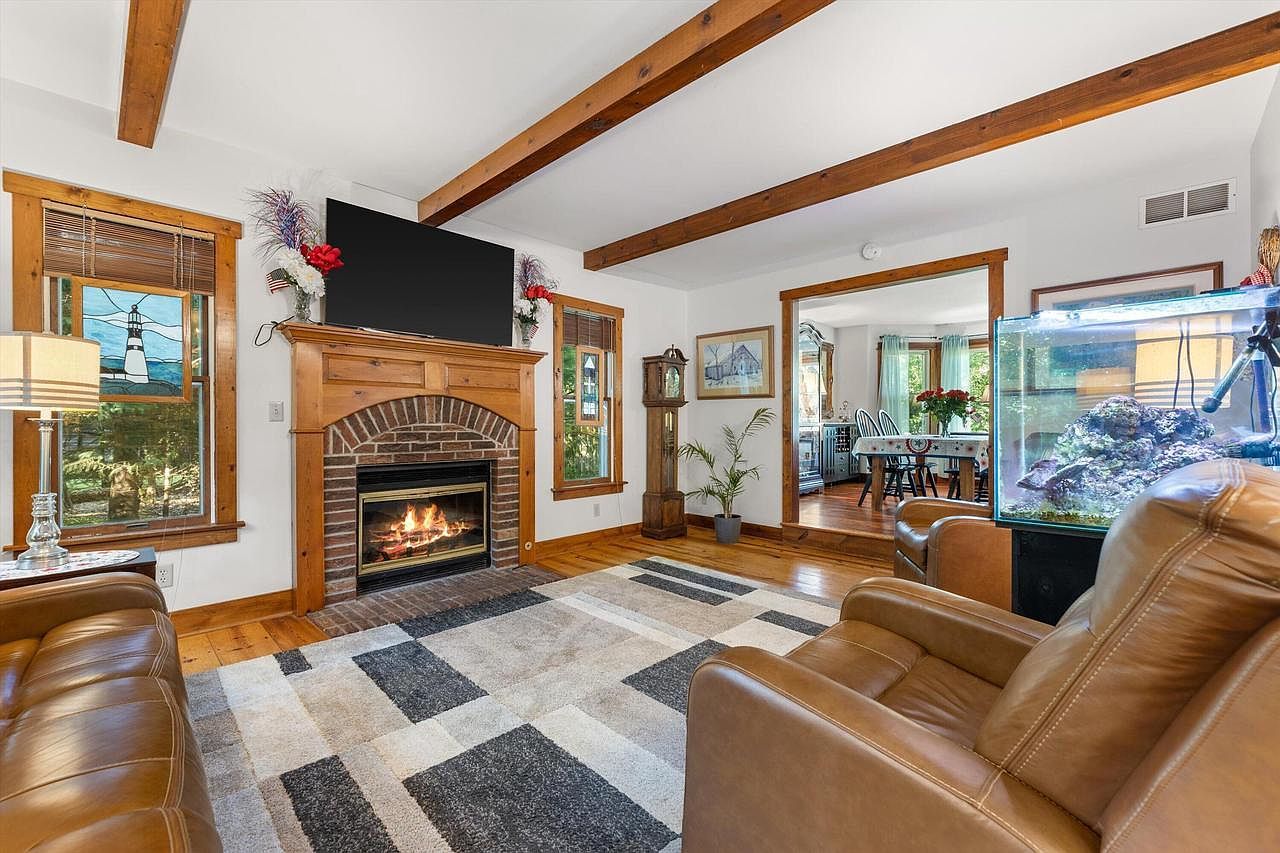 W326S1480 Forest Hills Dr Delafield, WI 53018, 53018