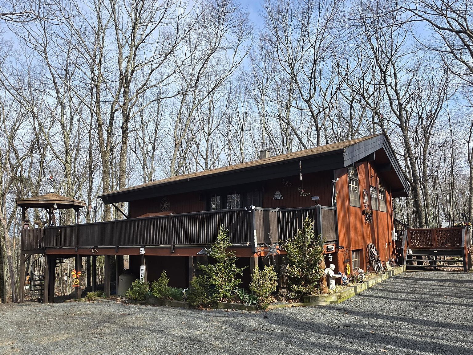 300 Forest Dr Hawley, PA 18428  | Single Family