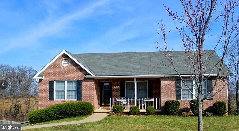 1076 Stuart Dr Front Royal, VA 22630 - Thumbnail 2