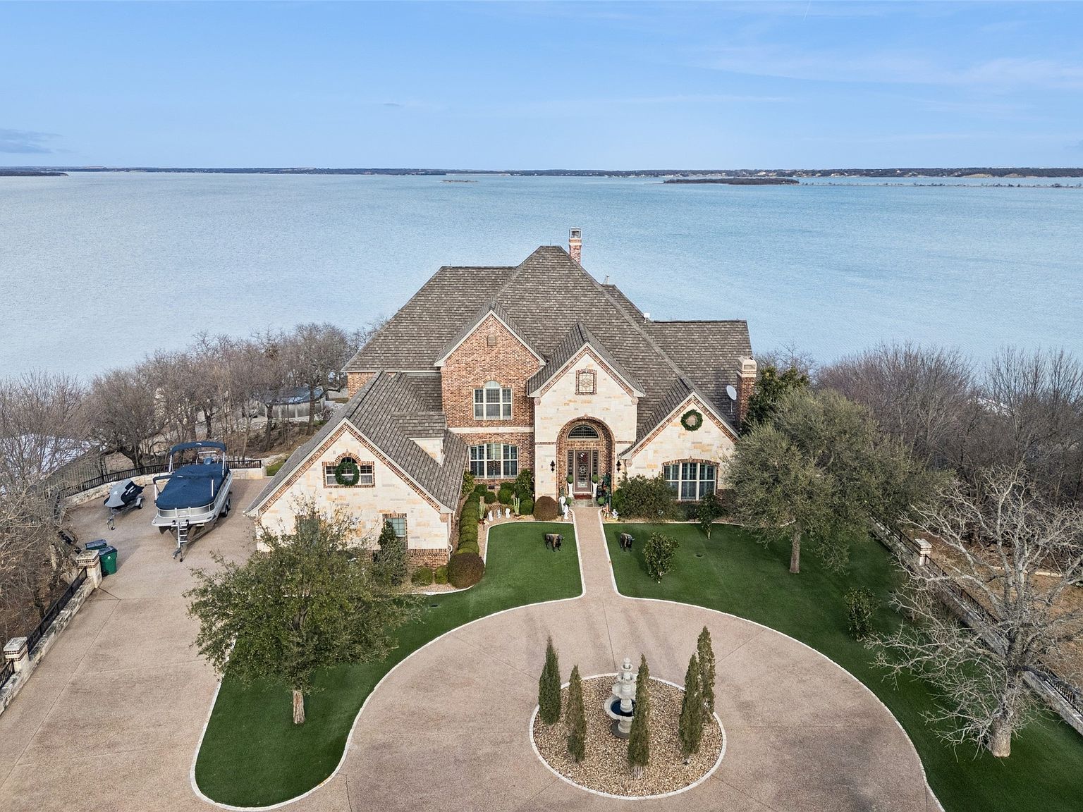 826 Cimmarron Bay Dr Runaway Bay, TX 76426 - Thumbnail 2