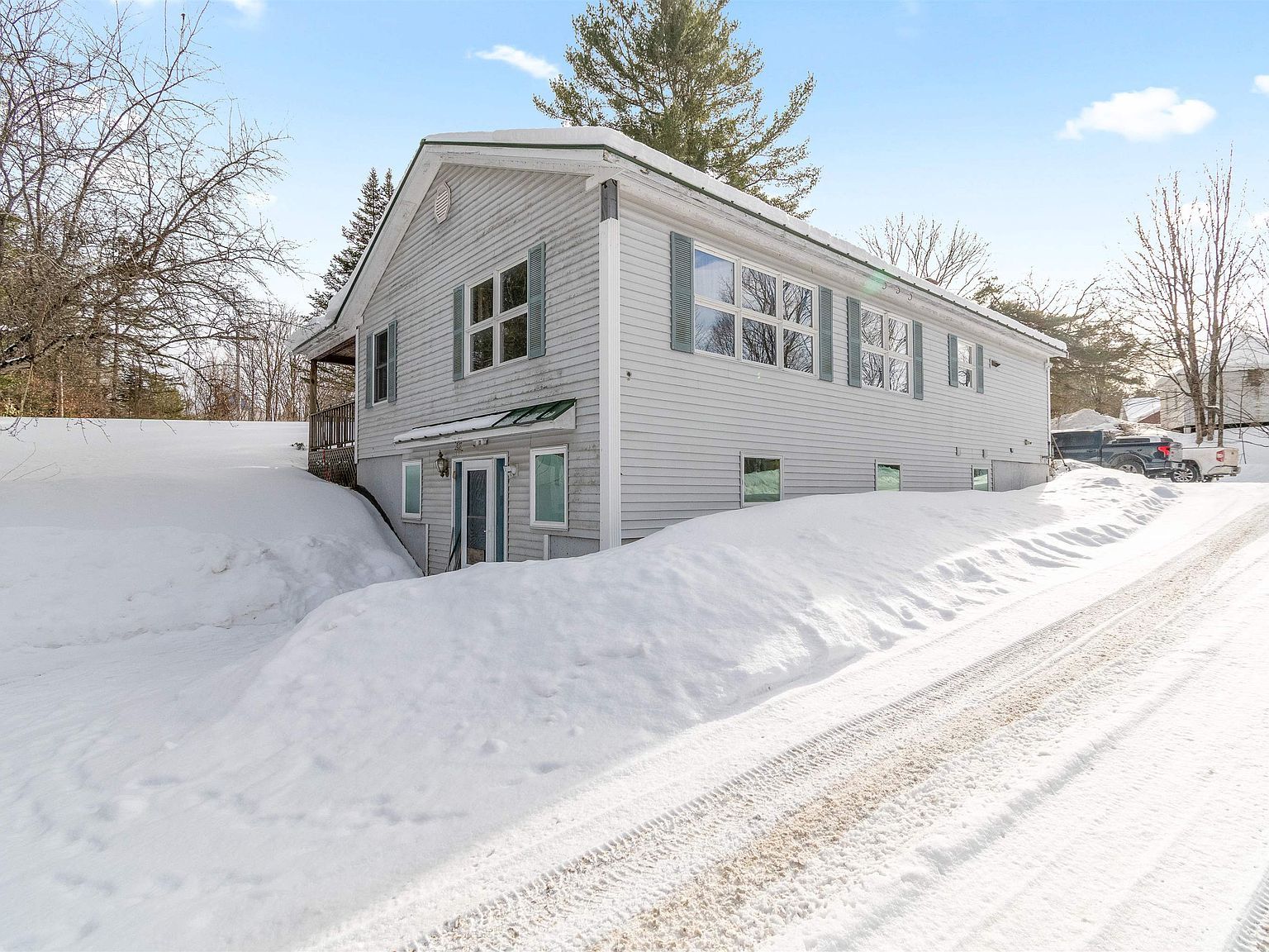 77 Johnson Street Ext Hyde Park, VT 05655 - Thumbnail 2