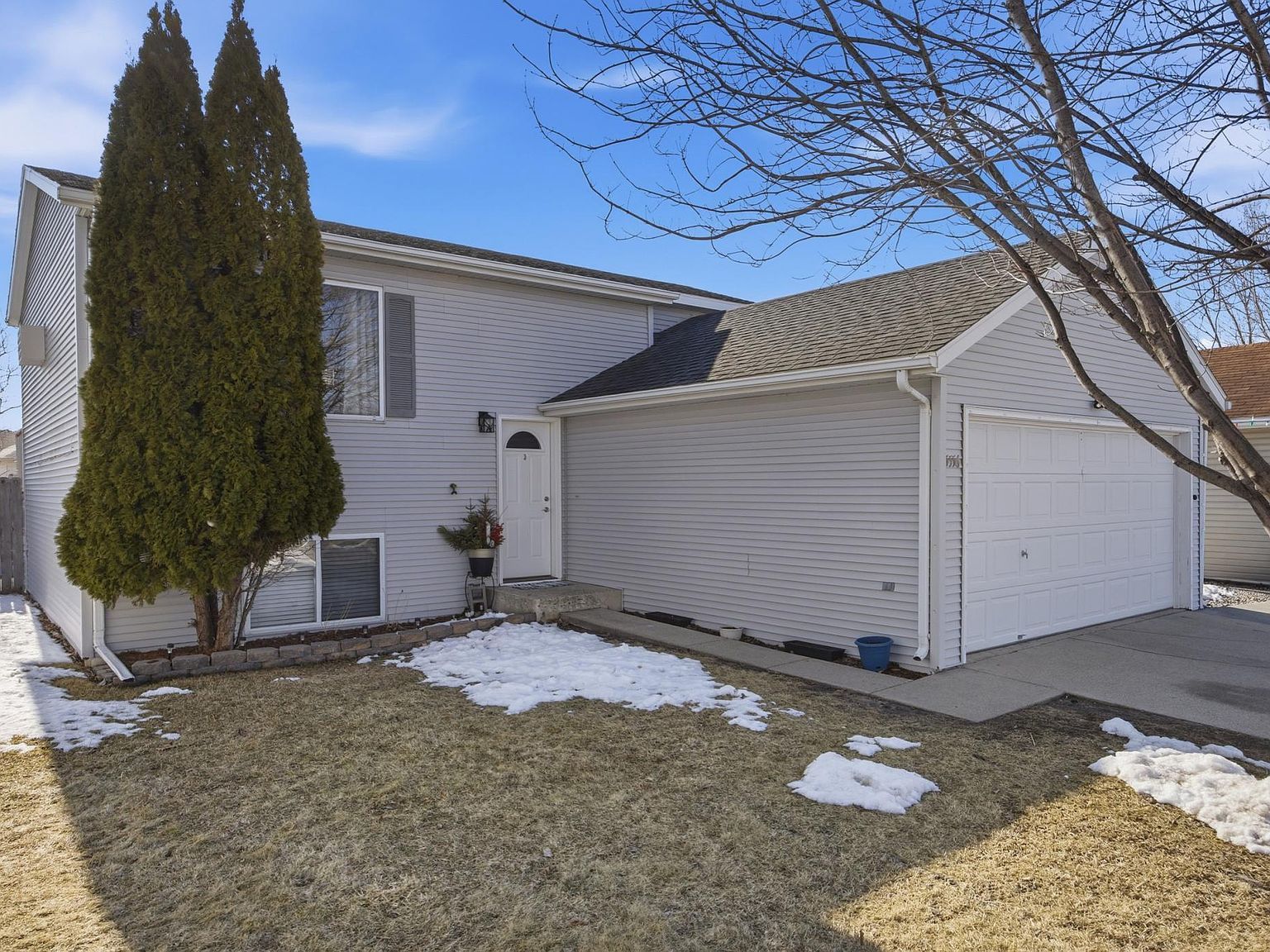 5556 18th St S Fargo, ND 58104  | Single Family