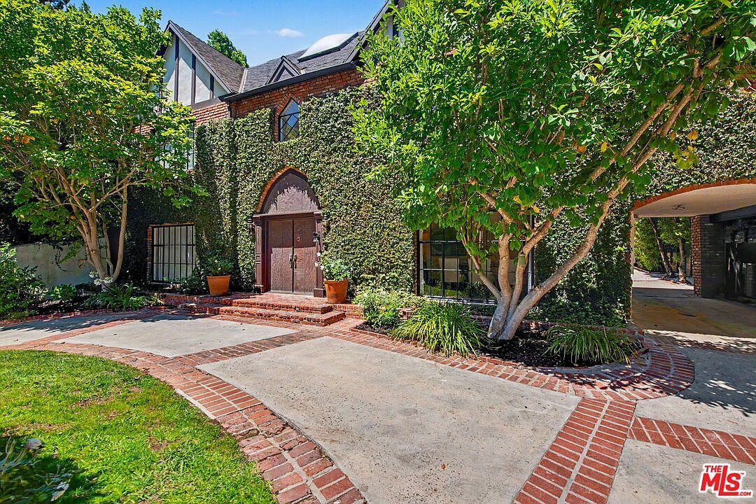 2411 Benedict Canyon Dr Beverly Hills, CA 90210, 90210