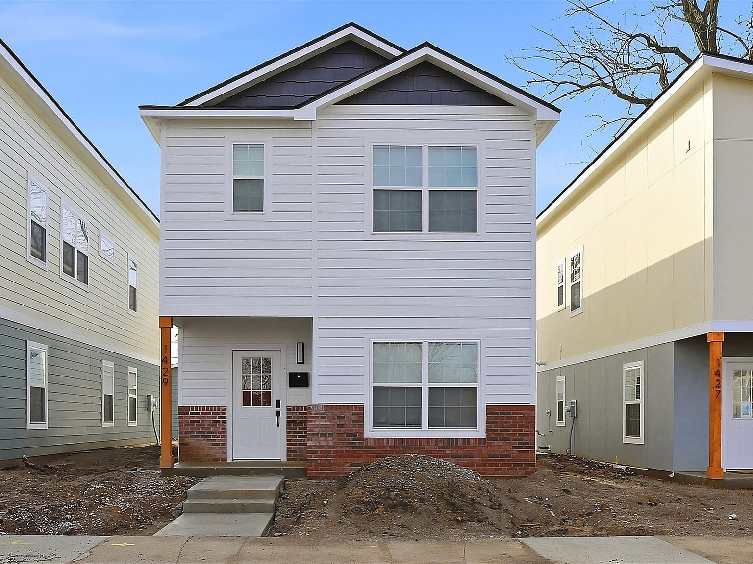 1429 Deloss St Indianapolis, IN 46201 - Thumbnail 2