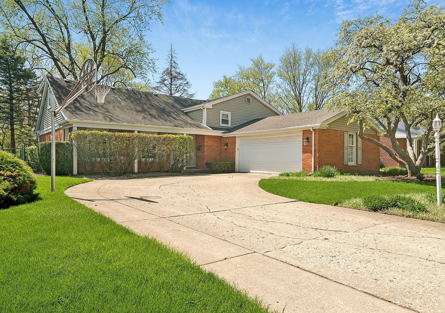 719 E Hackberry Dr Arlington Heights, IL 60004  | Single Family