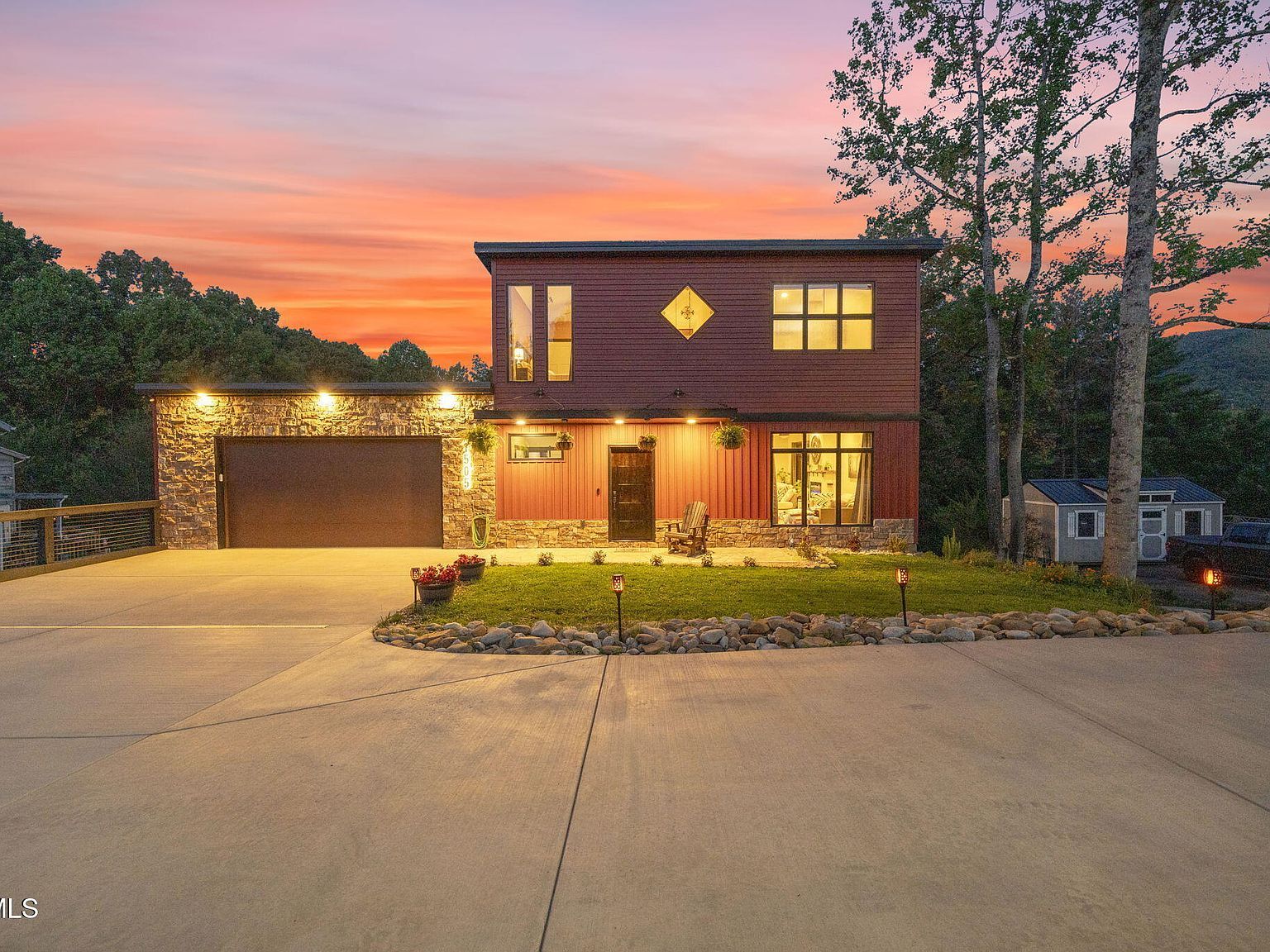 1505 Strawberry Ln Johnson City, TN 37604 - Thumbnail 2