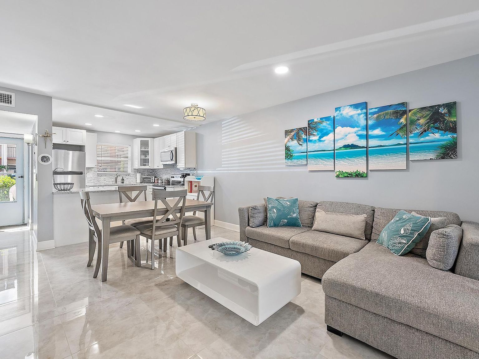 725 Lori Dr APT 111 Palm Springs, FL 33461 - Thumbnail 2