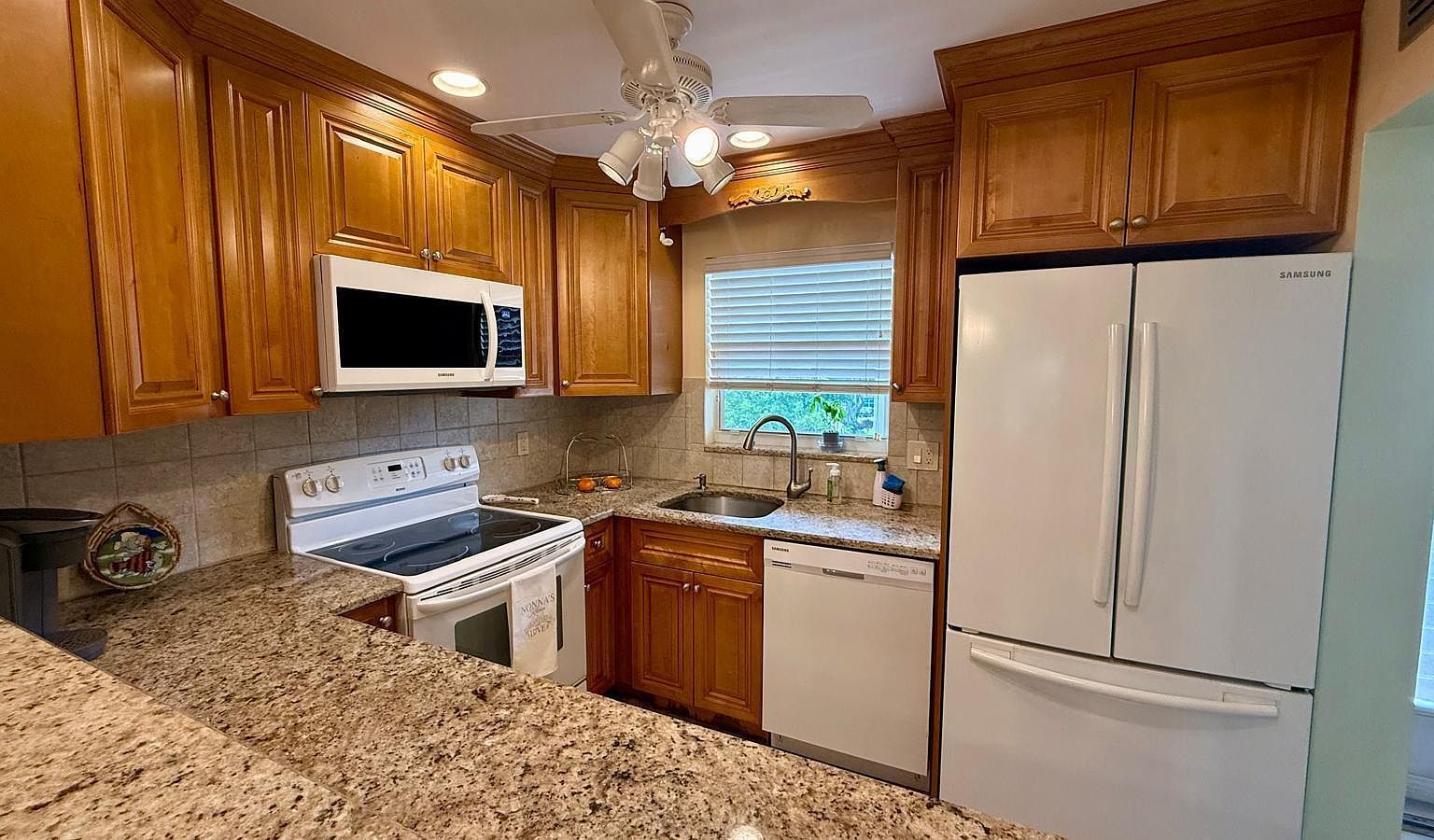 705 Lori Dr APT 309 Palm Springs, FL 33461 - Thumbnail 2