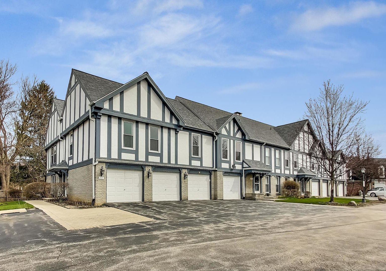 747 Garfield Ave APT C Libertyville, IL 60048 - Thumbnail 2