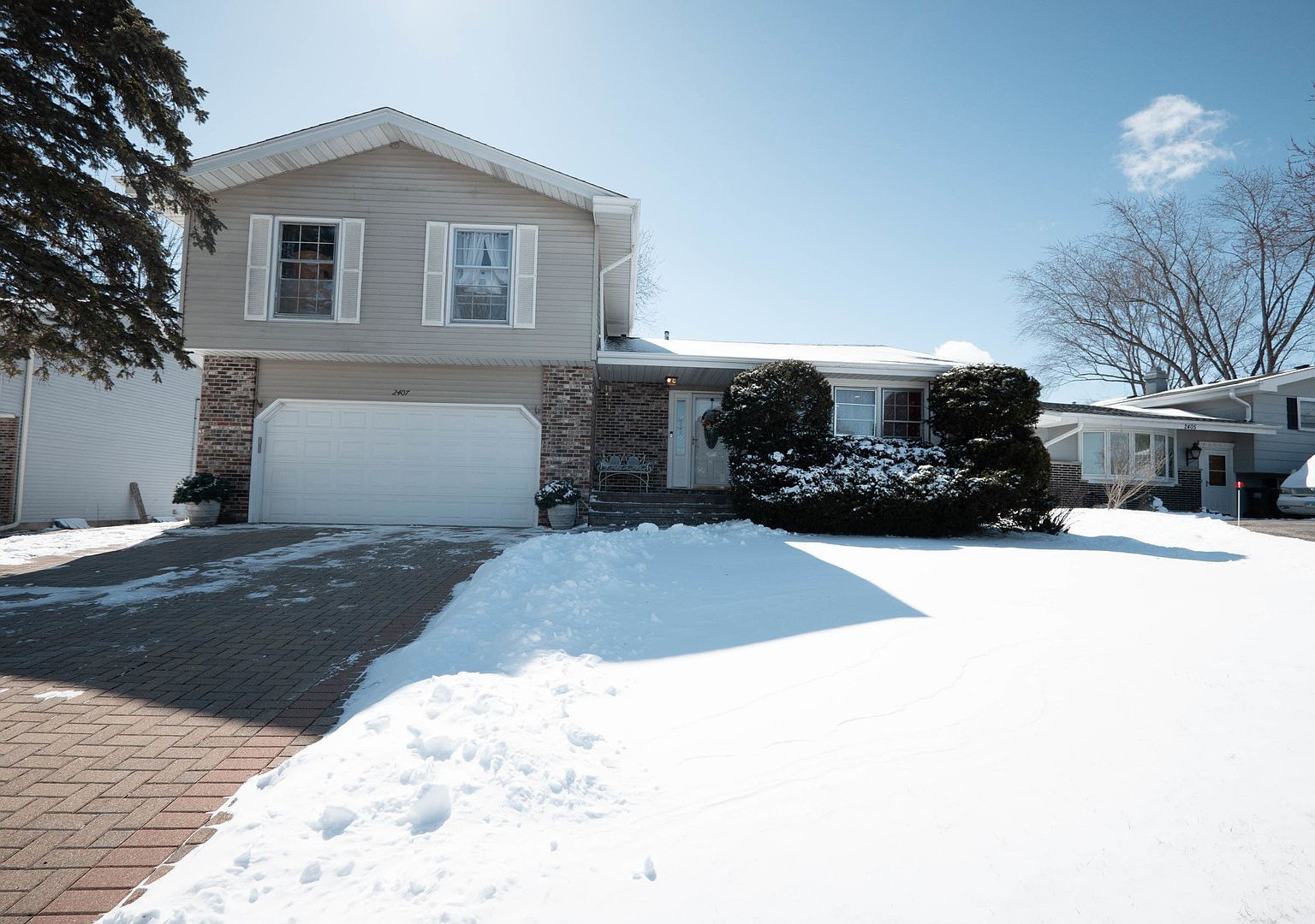 2407 Valley Dr Lindenhurst, IL 60046 - Thumbnail 2