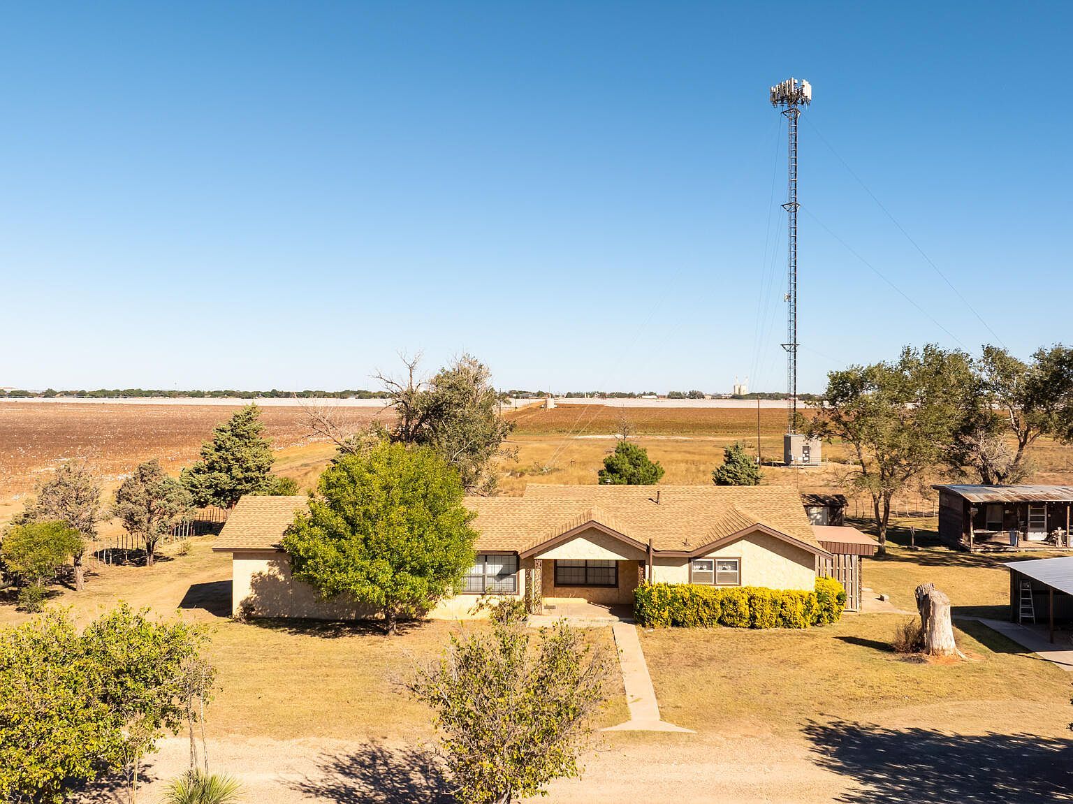 1651 Bear Rd Levelland, TX 79336 - Thumbnail 2