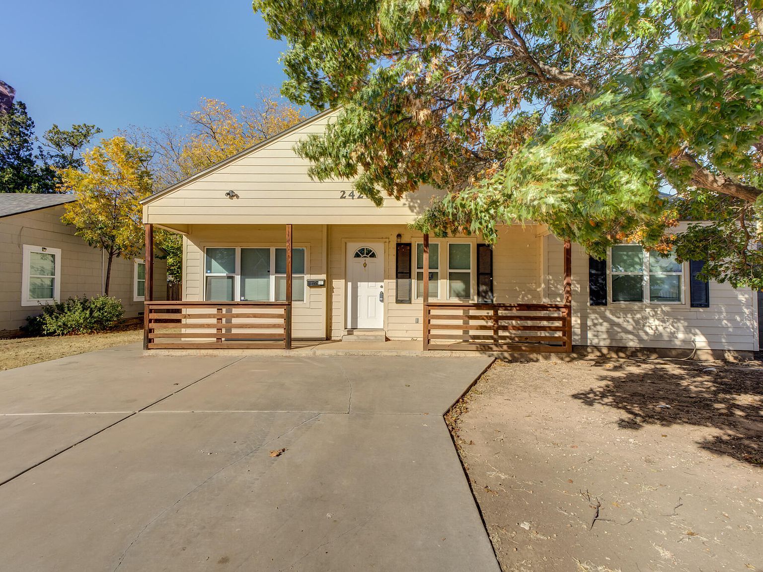 2420 26th St Lubbock, TX 79411 - Thumbnail 2