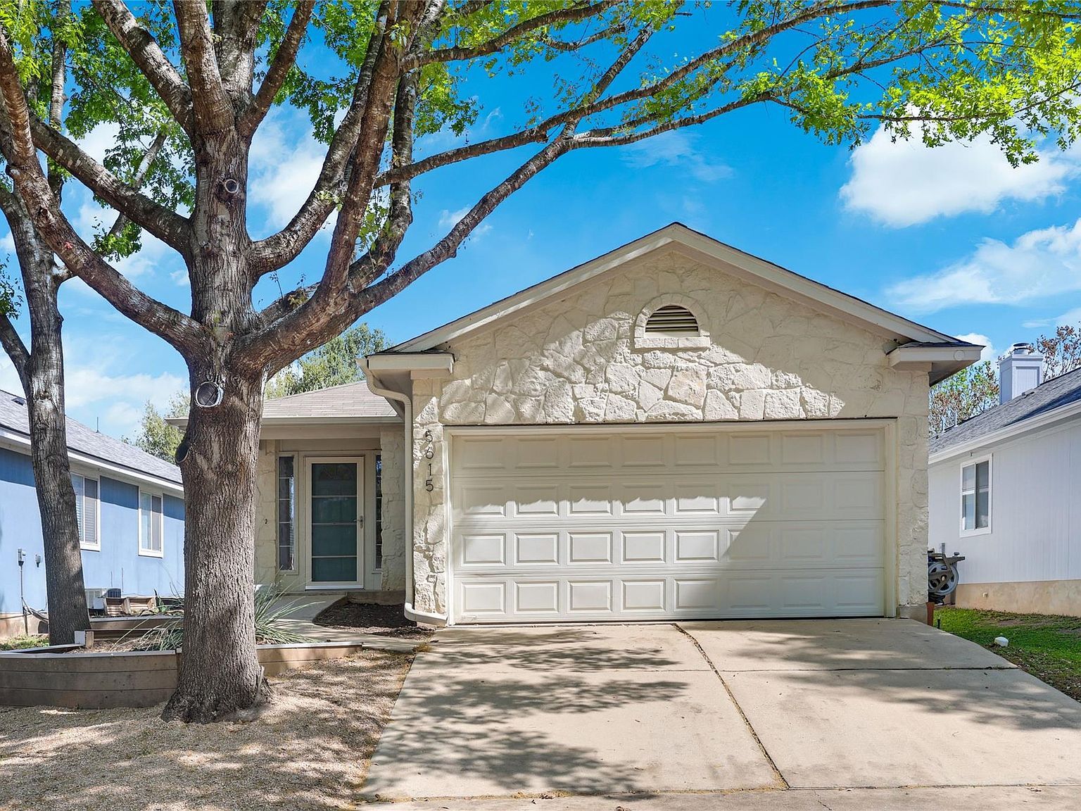 5615 Steven Creek Way Austin, TX 78721 - Thumbnail 2